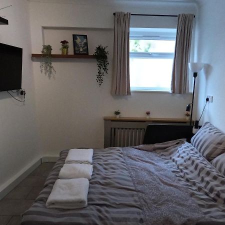 Studio Apartment In Saint Kew Buitenkant foto