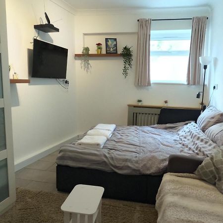 Studio Apartment In Saint Kew Buitenkant foto